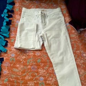 White Levi’s 311 shaping skinny jeans